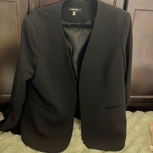 Bell sleeved blazer from Nine West
